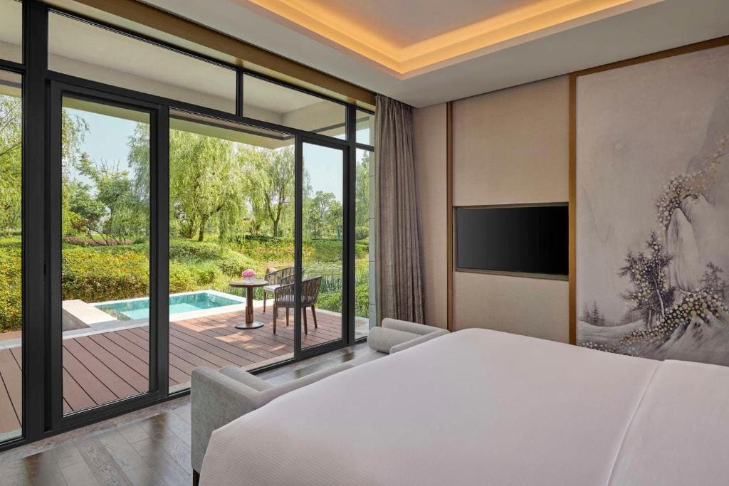 Executive Suite with Plunge Pool room - Image 1