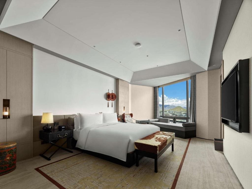 Deluxe King Suite room - Image 3
