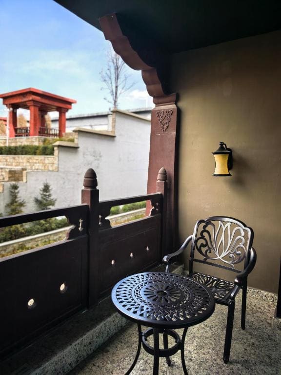 King Guest Room with Balcony room - Image 2