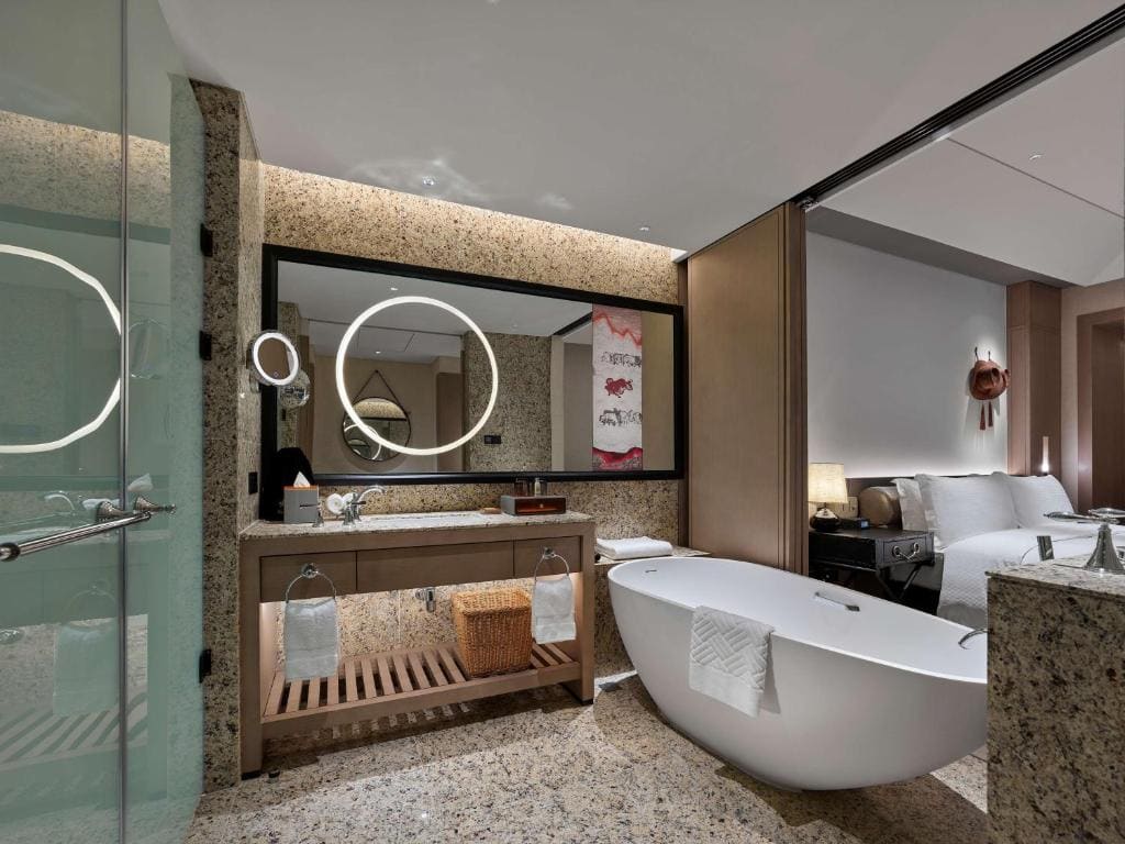 King Guest Room with Balcony room - Image 1