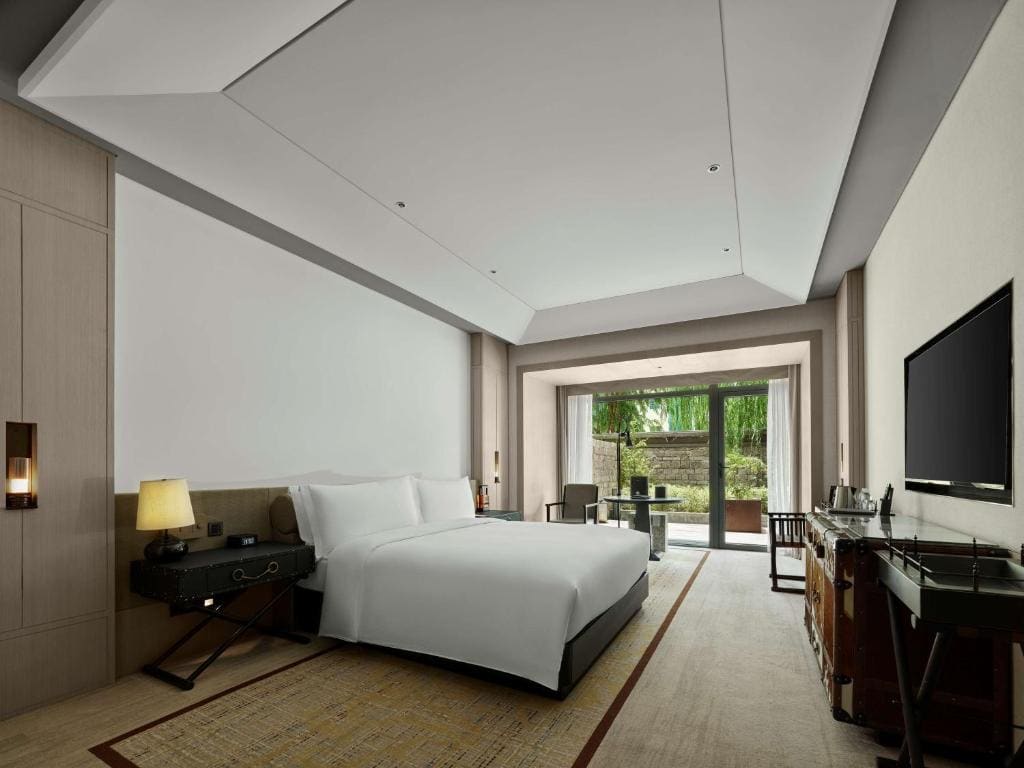King Guest Room with Courtyard room - Image 1
