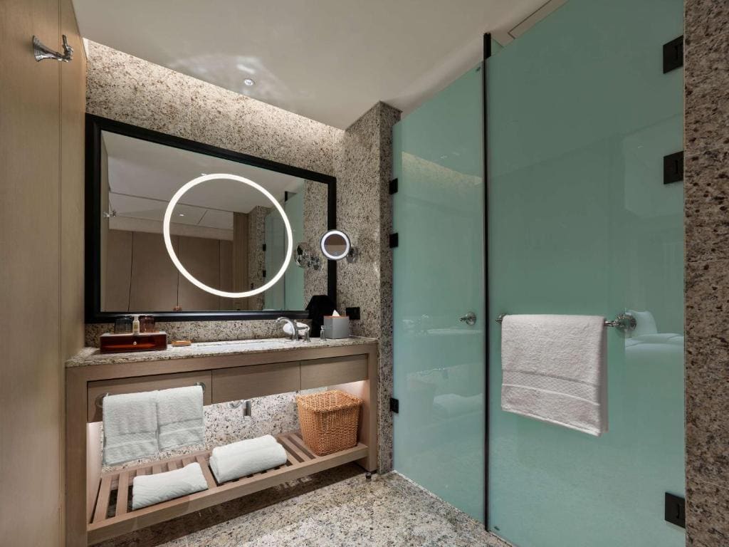 King Guest Room room - Image 2