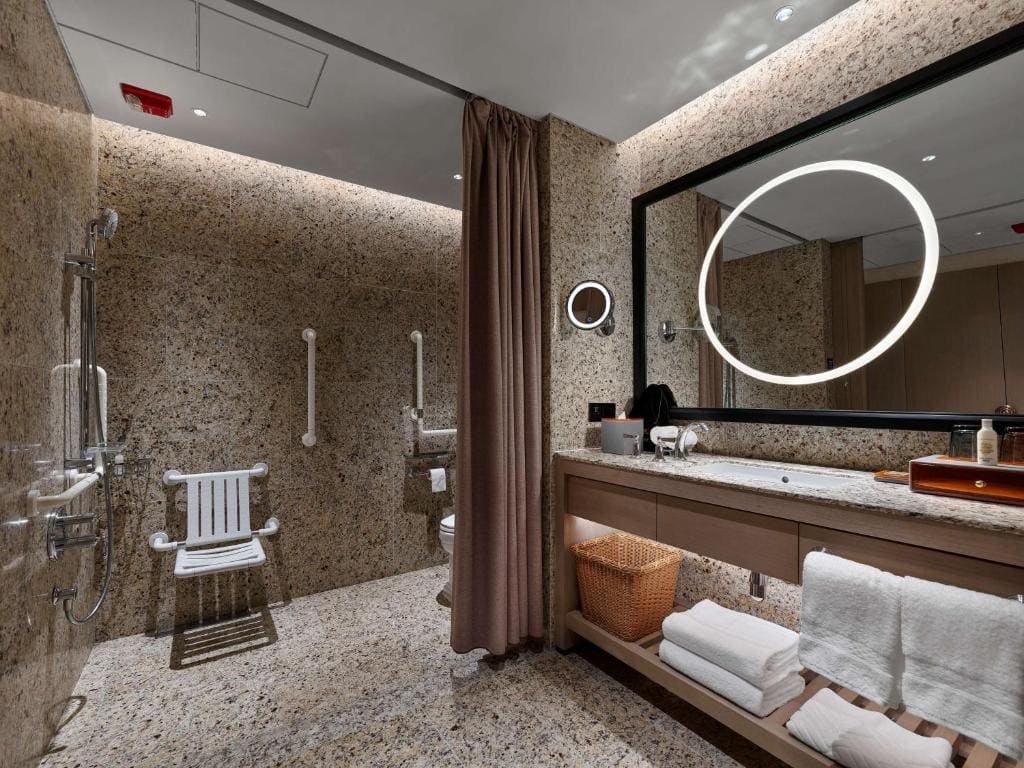 King Room - Mobility Accessible room - Image 1