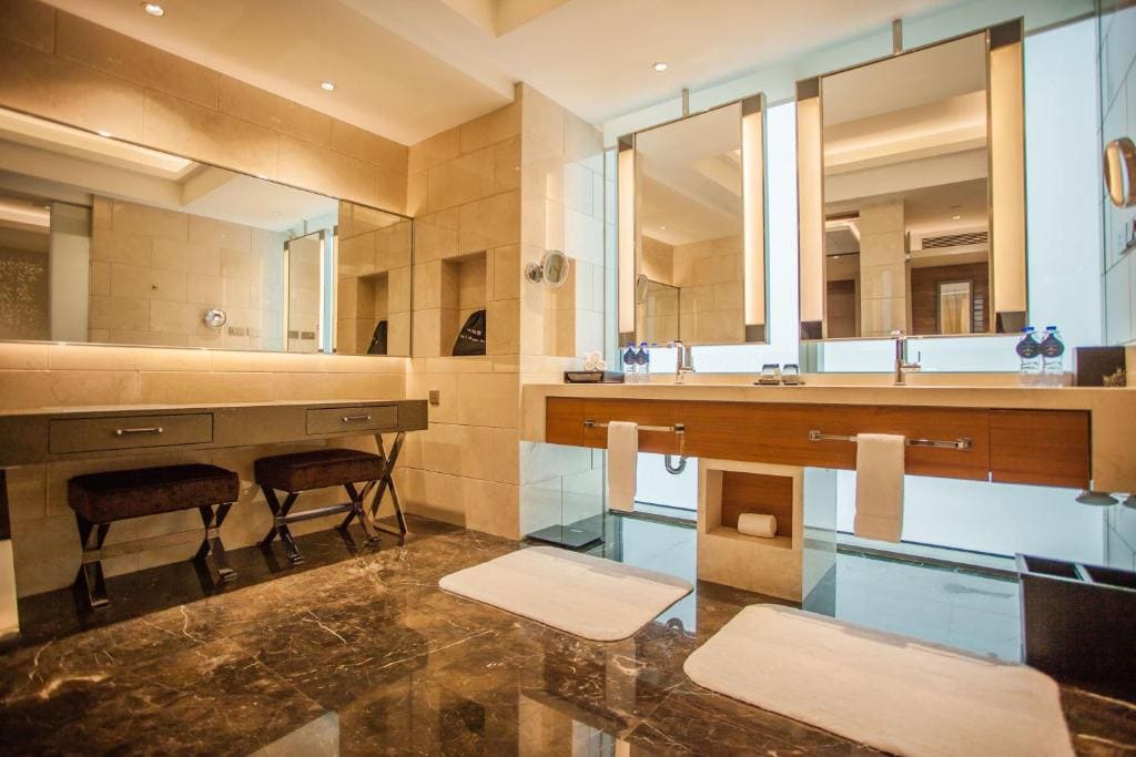 Executive Suite room - Image 3