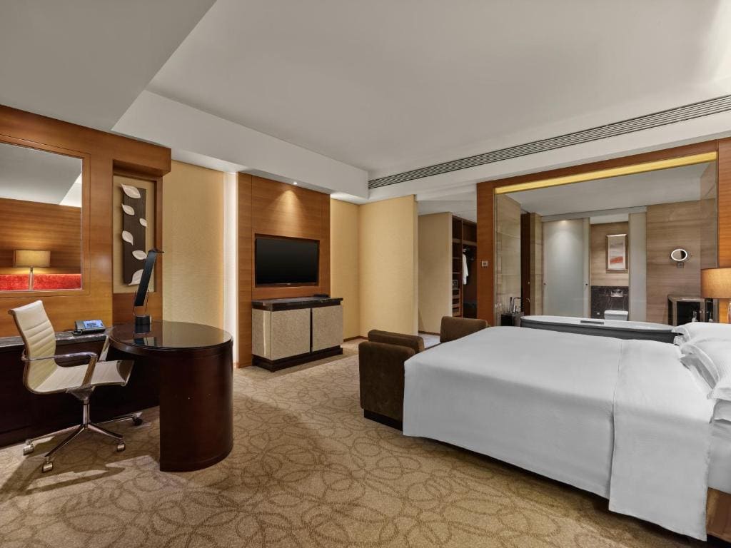 Deluxe King Room room - Image 3