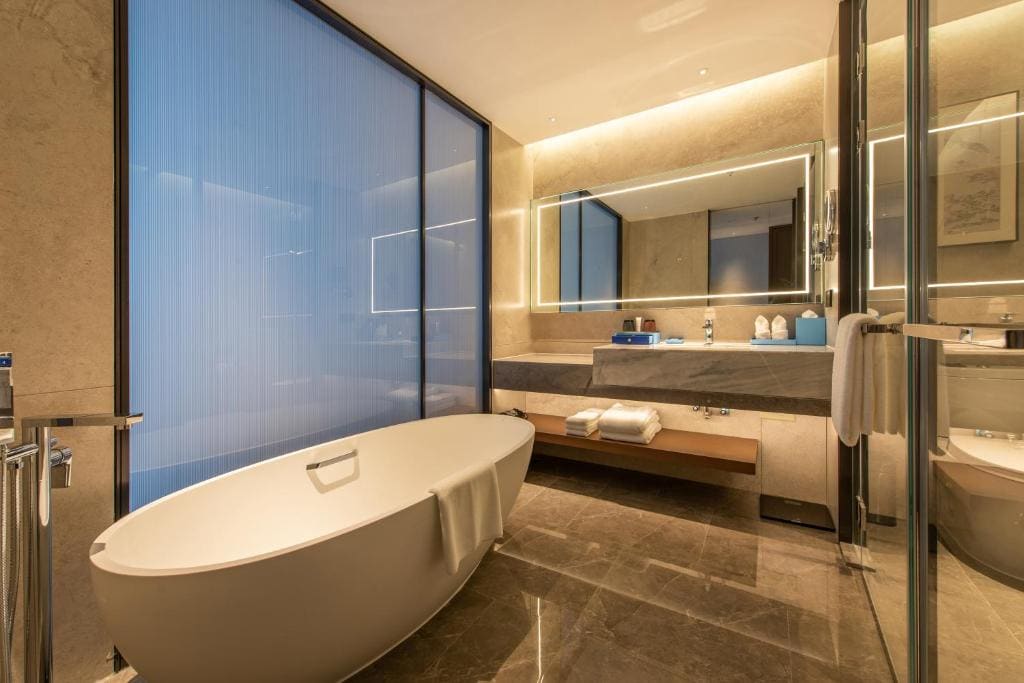 Deluxe King Room - Non-Smoking room - Image 1