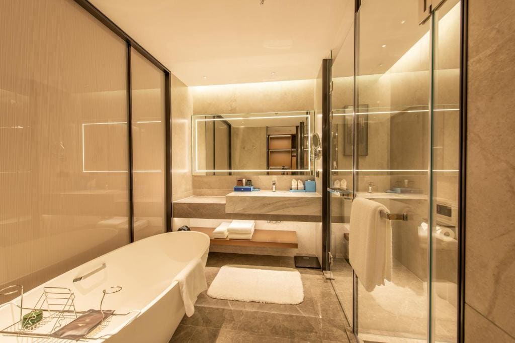 Executive King Room - Non-Smoking room - Image 3