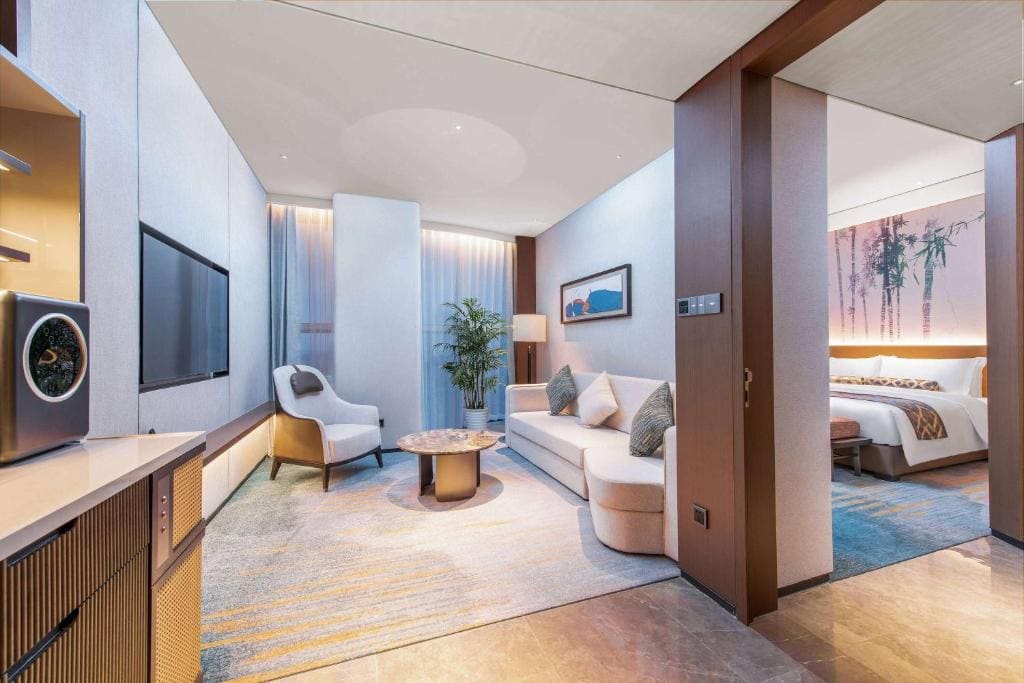 Standard King Suite - Non-Smoking room - Image 2