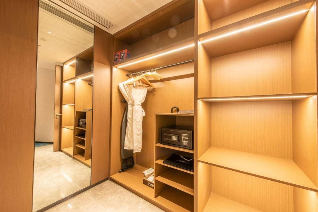 Standard King Suite - Non-Smoking room - Image 3