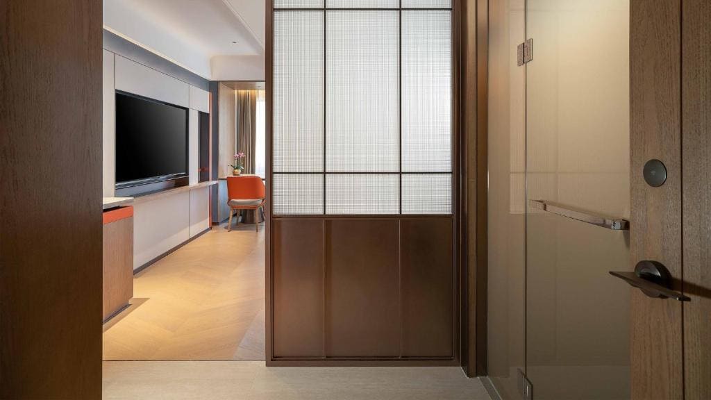 Standard King Room - Extra Floor Space room - Image 2