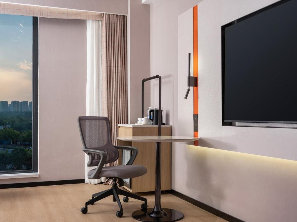 Standard King Room with Mini Bar - High-Floor room - Image 1