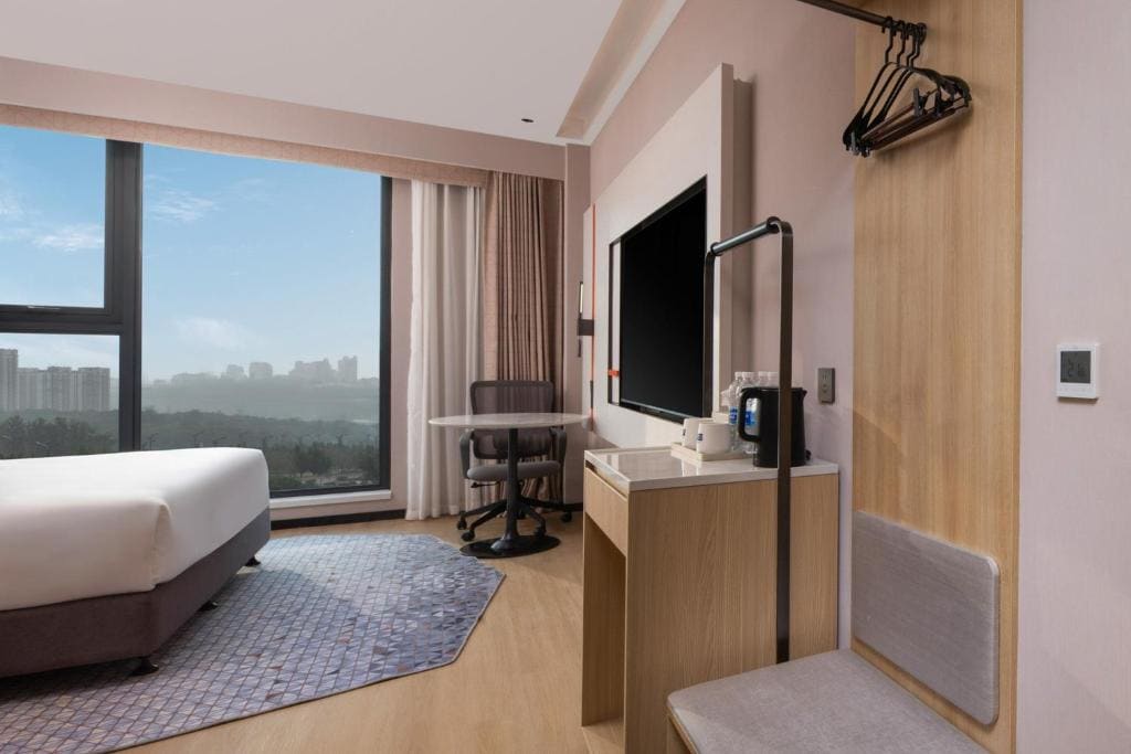 Standard King Room - Accessible room - Image 1