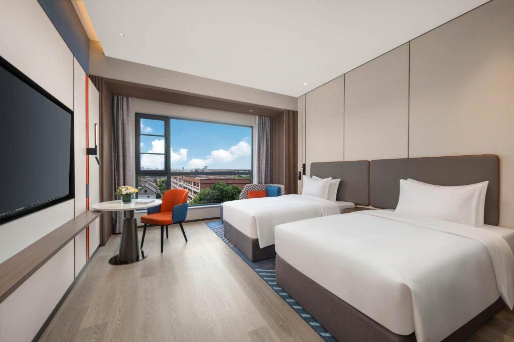 Standard Double Room with Two Double Beds and City View room - Image 2