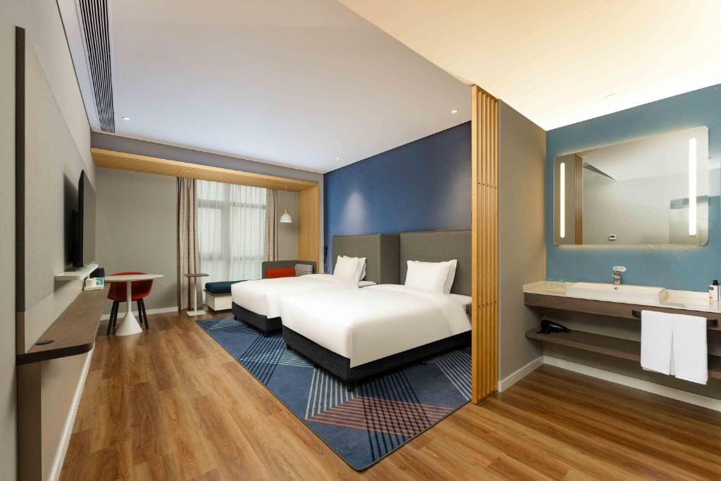 Standard Twin Room with City View room - Image 1