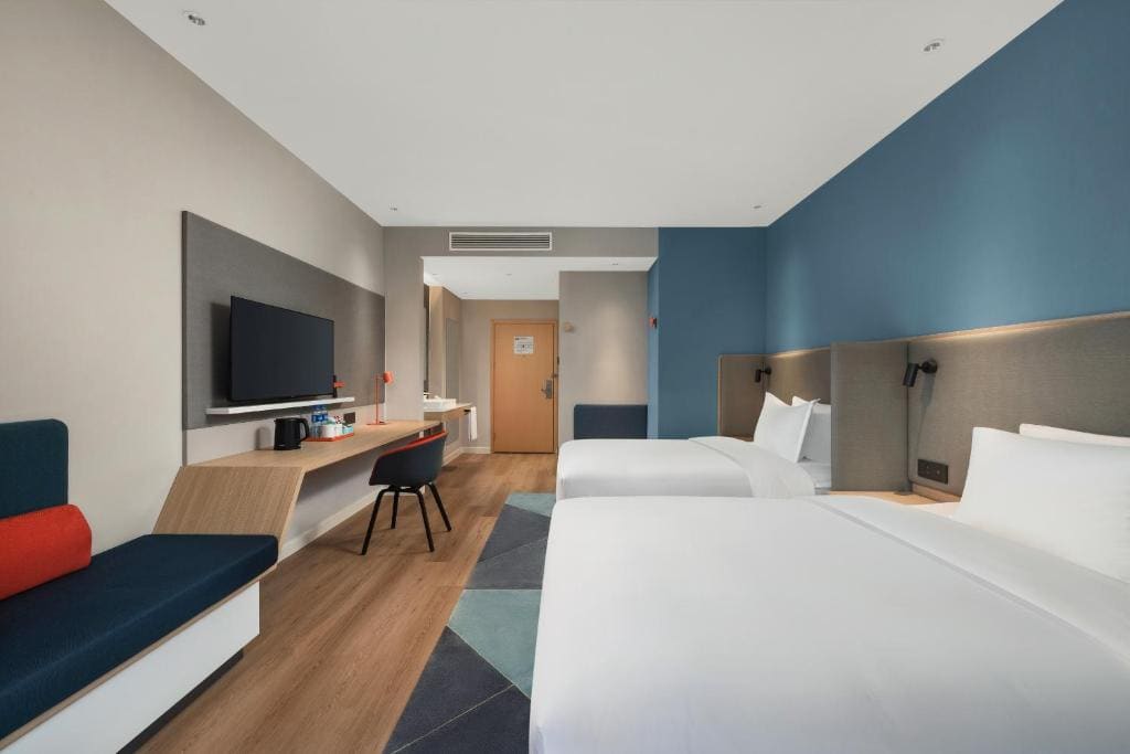 Standard Twin Room with Balcony room - Image 1