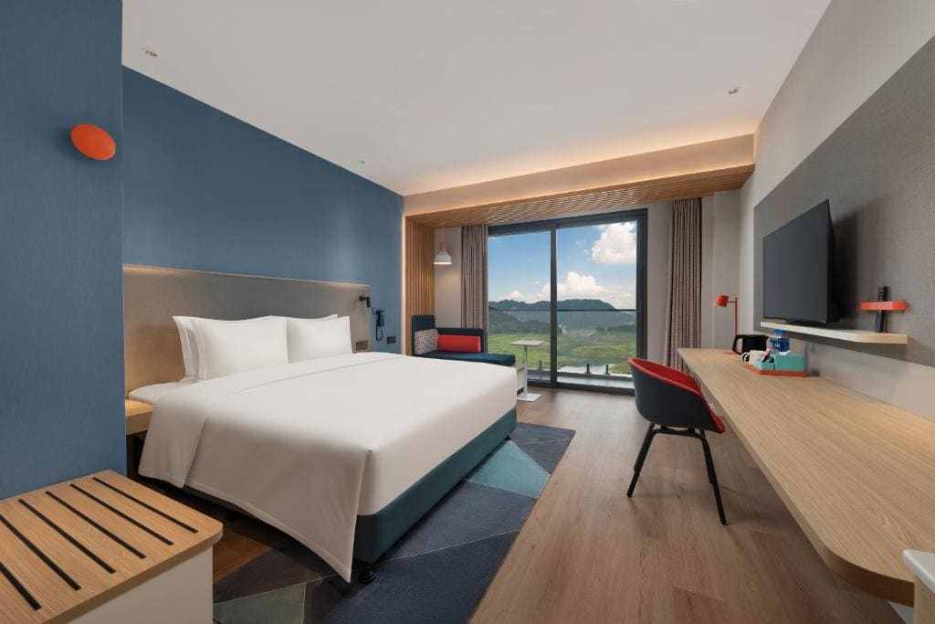 Standard King Room with Balcony and River View room - Image 2