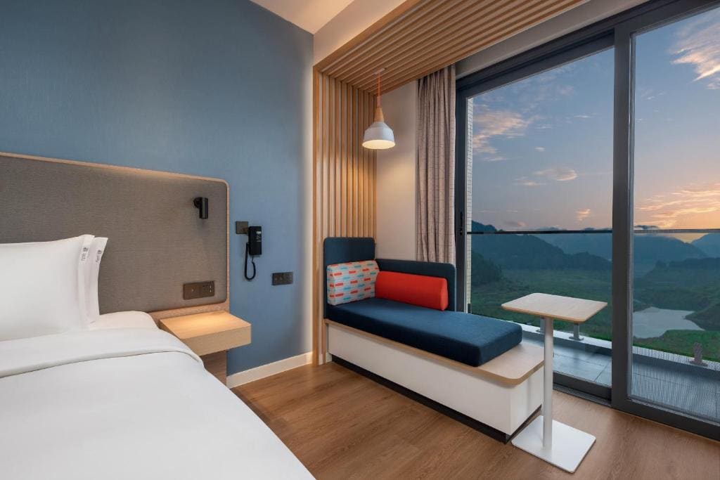 Standard King Room with Balcony and River View room - Image 3