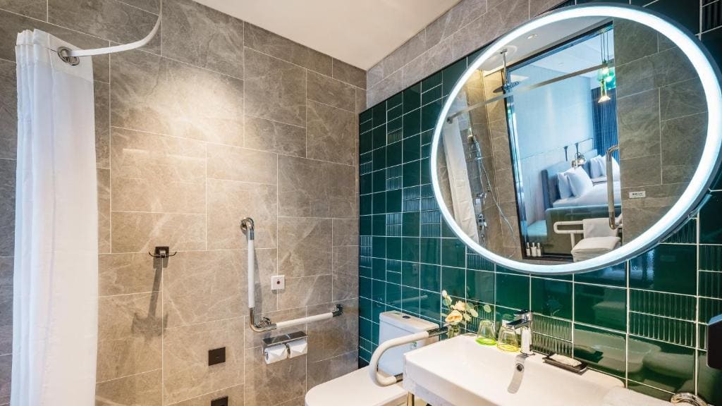 Double Room with Mobility Accessible Roll In Shower room - Image 2