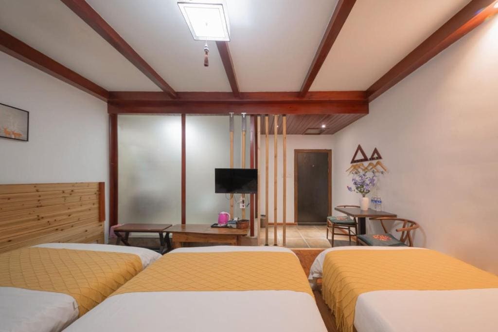 Comfort Triple Room with Shower room - Image 2
