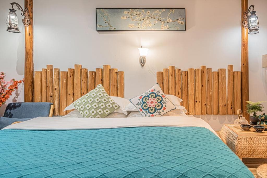 Deluxe Double Room with Shower room - Image 3