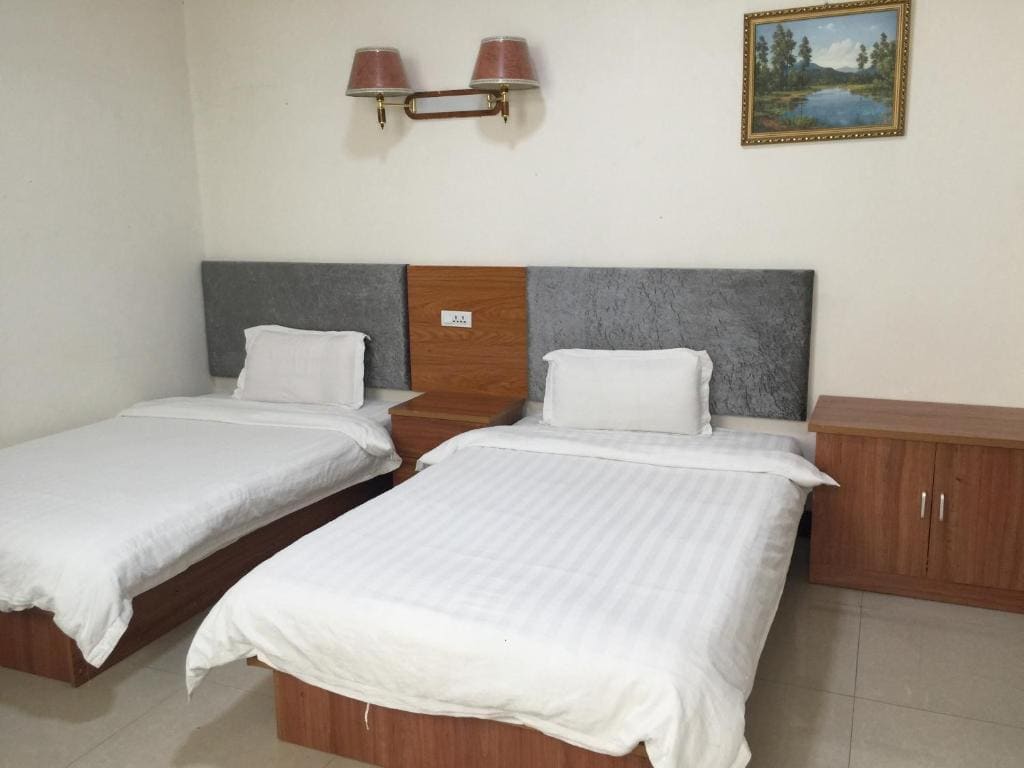 Twin Room with Private Bathroom room - Image 2