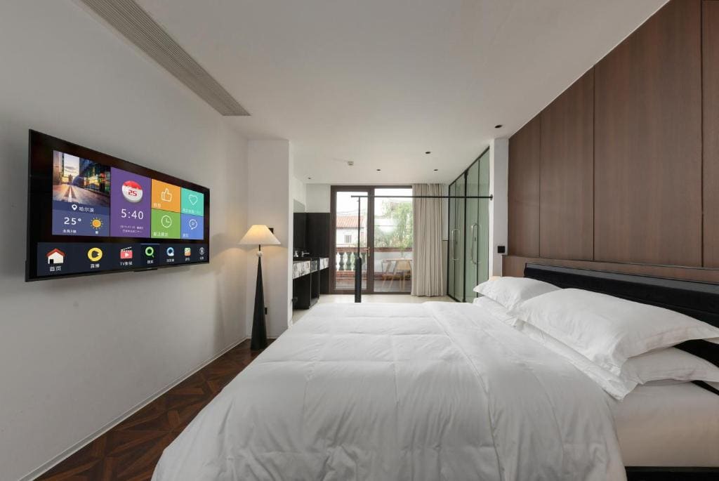 Deluxe Double Room with Balcony room - Image 1
