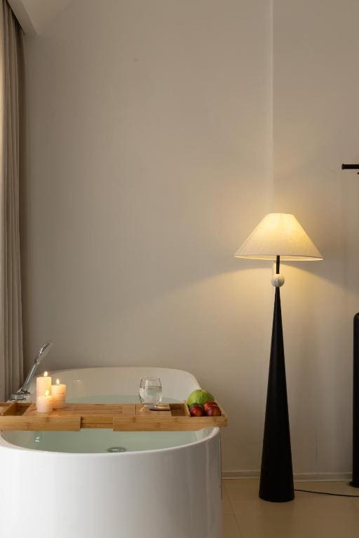 Deluxe Double Room with Bath room - Image 2