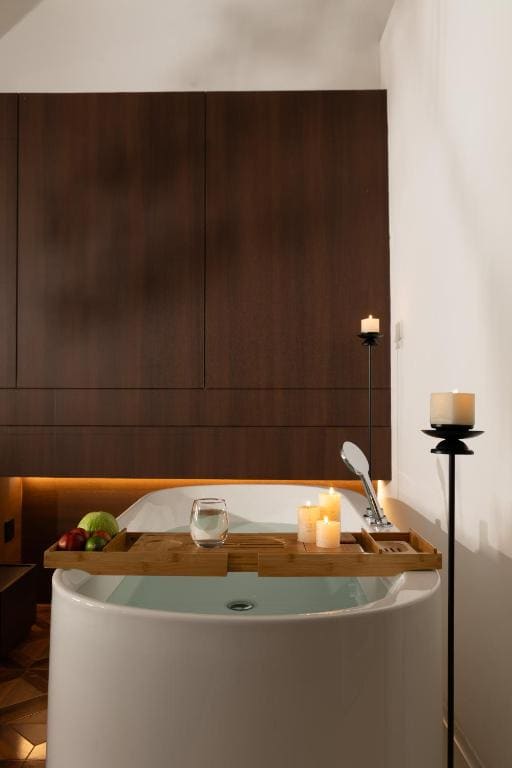 Deluxe Double Room with Bath room - Image 1