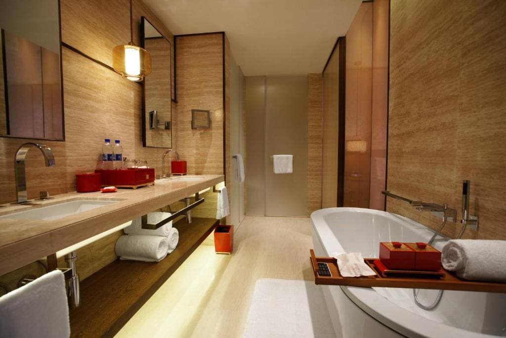 Premium King Room with Courtyard View room - Image 1