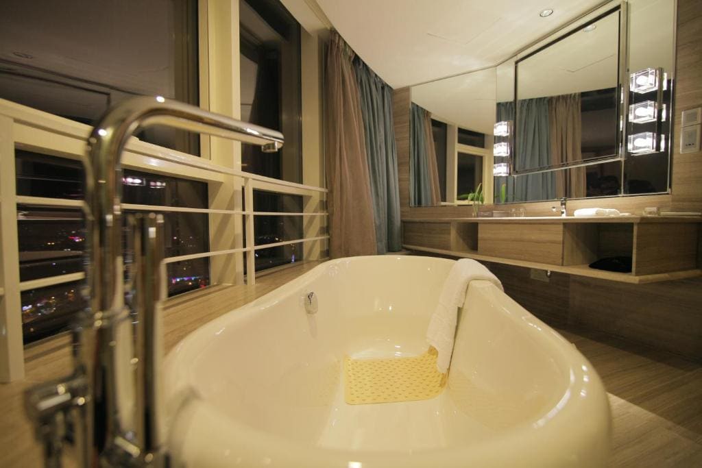 Executive Suite room - Image 3