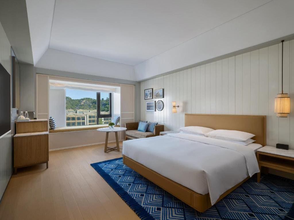 King Room with One King Bed and Mountain View room - Image 1