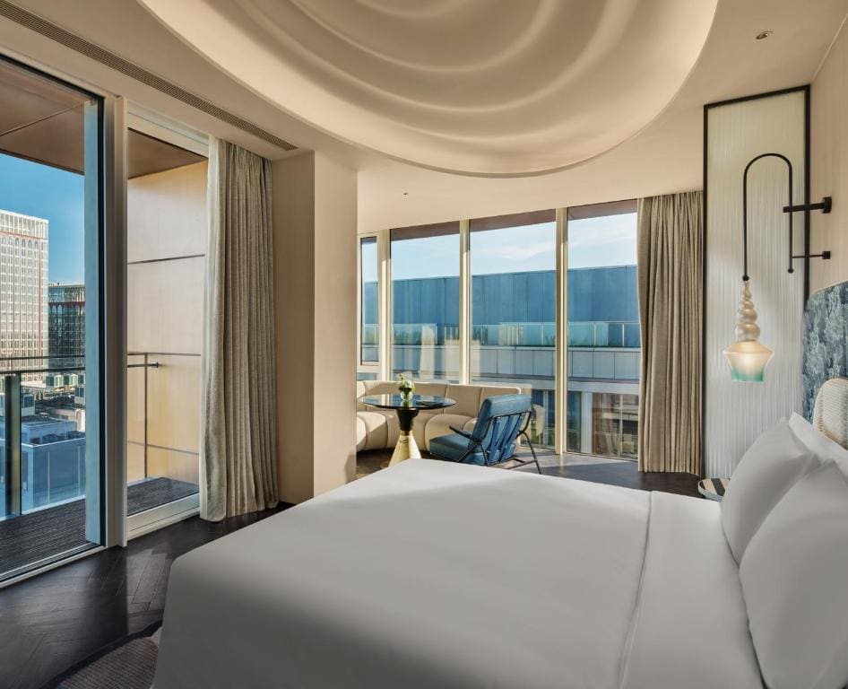 Premium King Room with Balcony room - Image 1