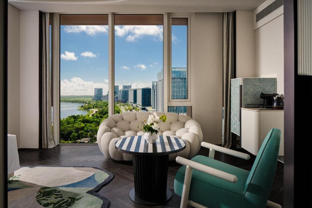 Premium King Room with Balcony and Lake View room - Image 1
