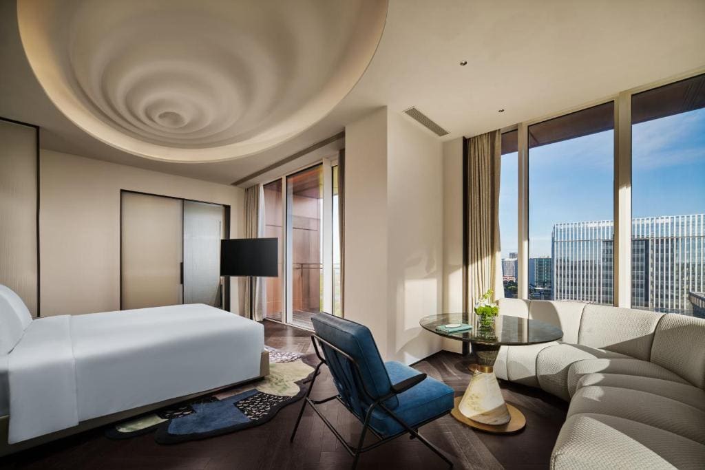 Premium King Room with Balcony room - Image 2