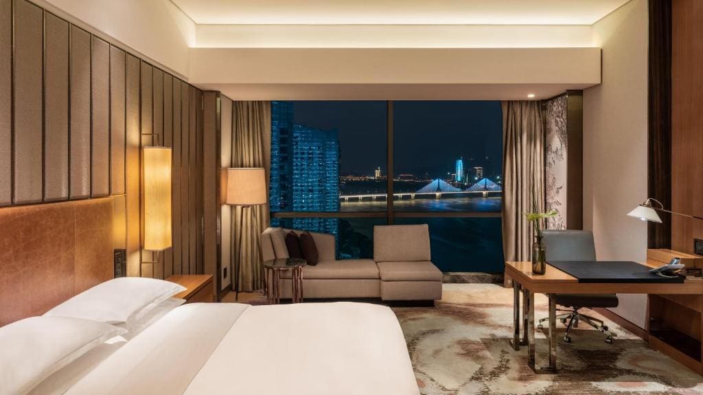 King Classic River View room - Image 1