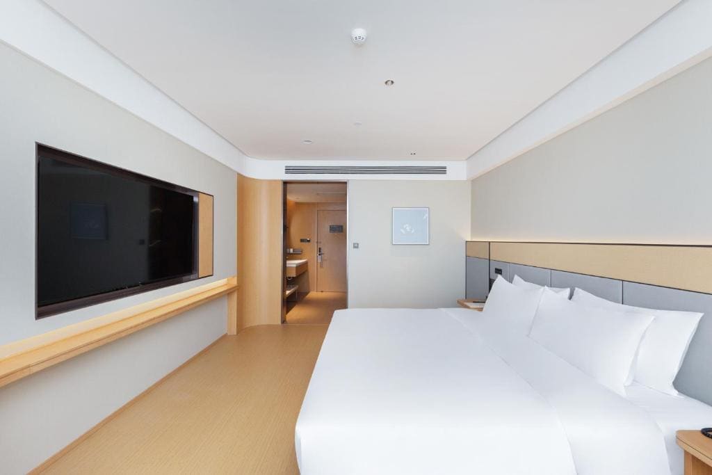 Deluxe King Room room - Image 3