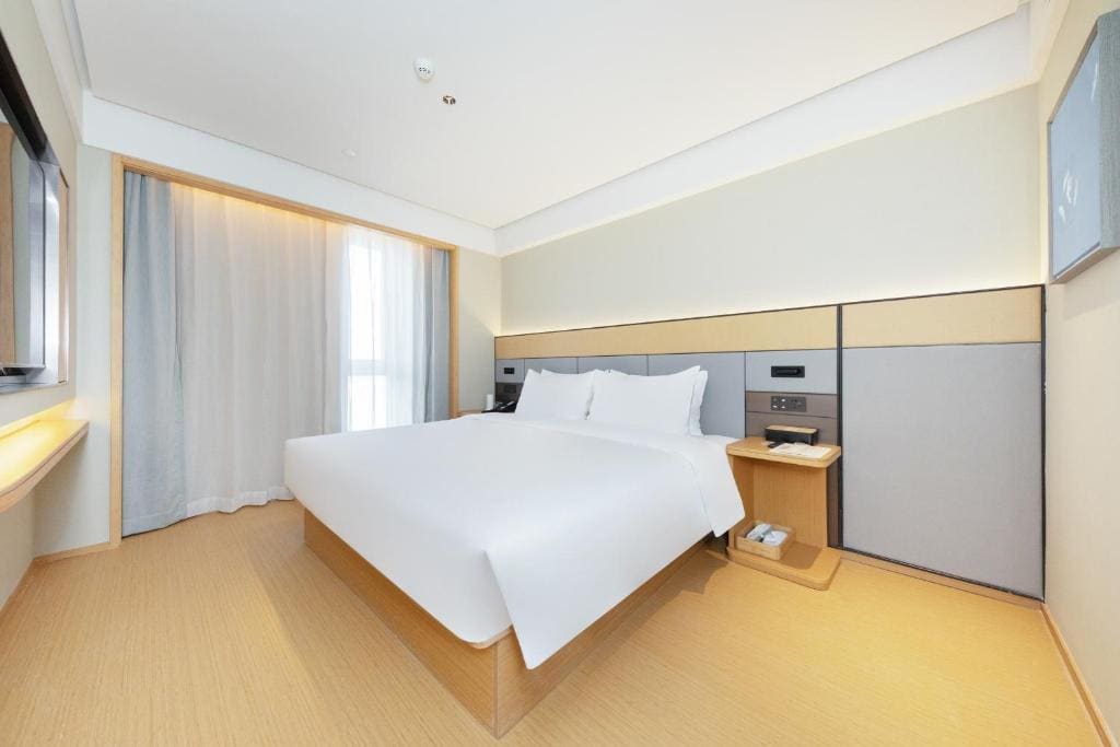 Deluxe Suite room - Image 3