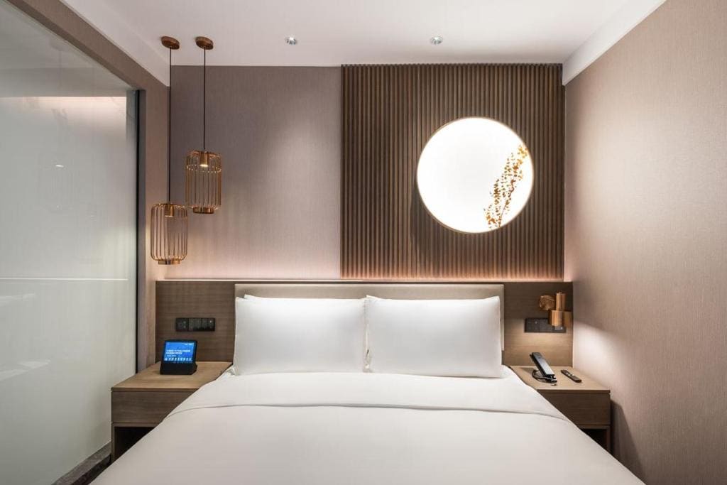 Deluxe Double Room with Shower room - Image 2