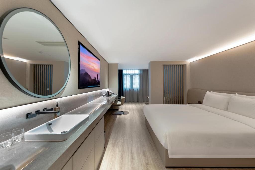 Deluxe Room room - Image 1