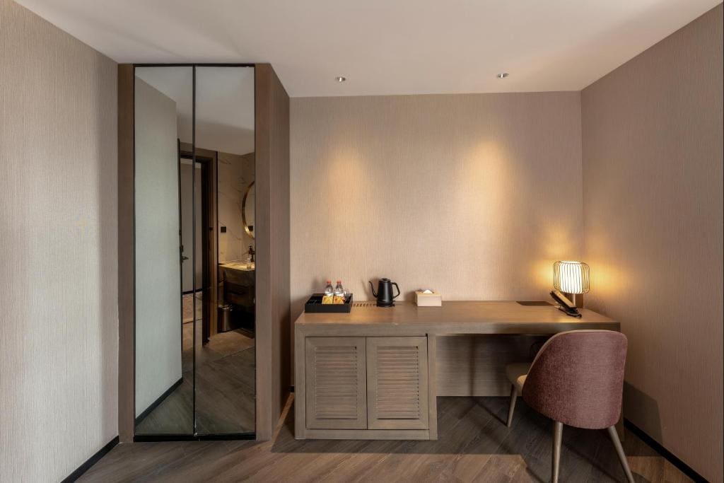 Deluxe King Room room - Image 3