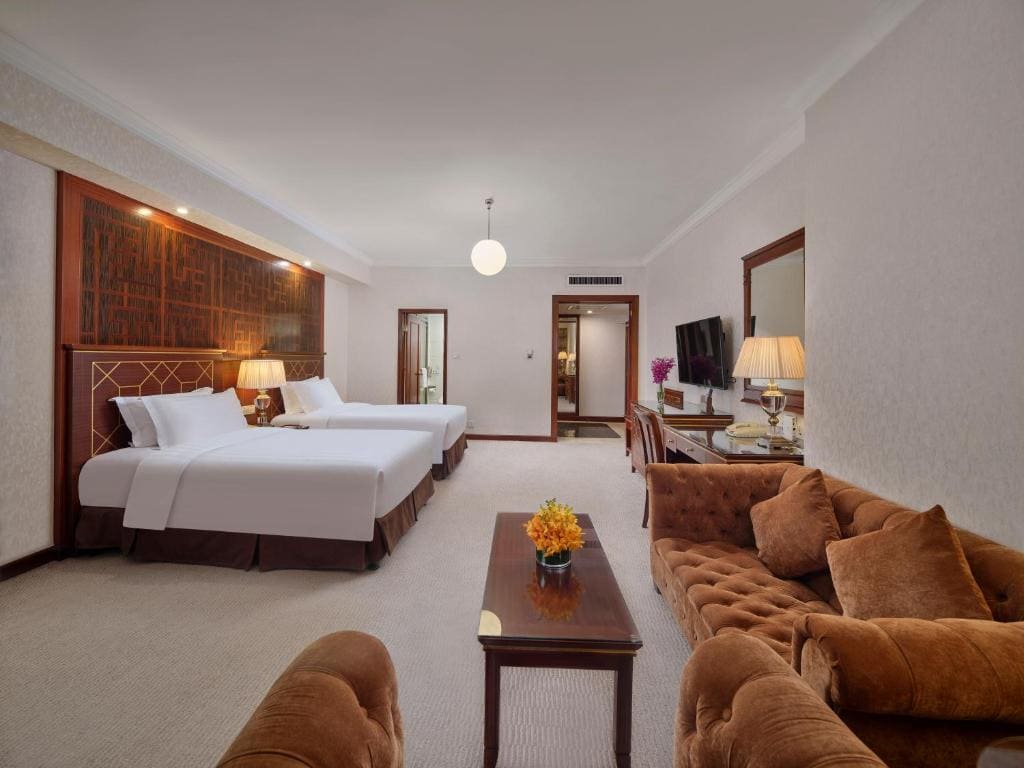 Deluxe Twin With Streetscape room - Image 2