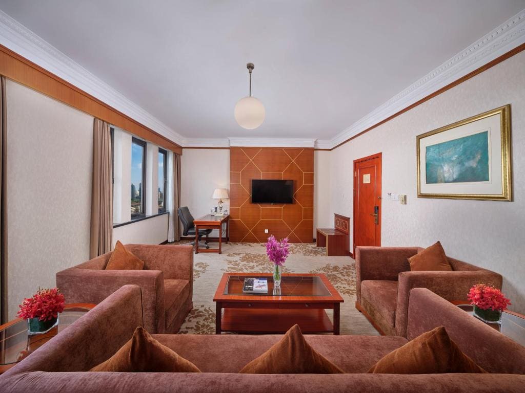 Deluxe Double Suite - Free Shanghai bus tour ticket per stay (two person) room - Image 1