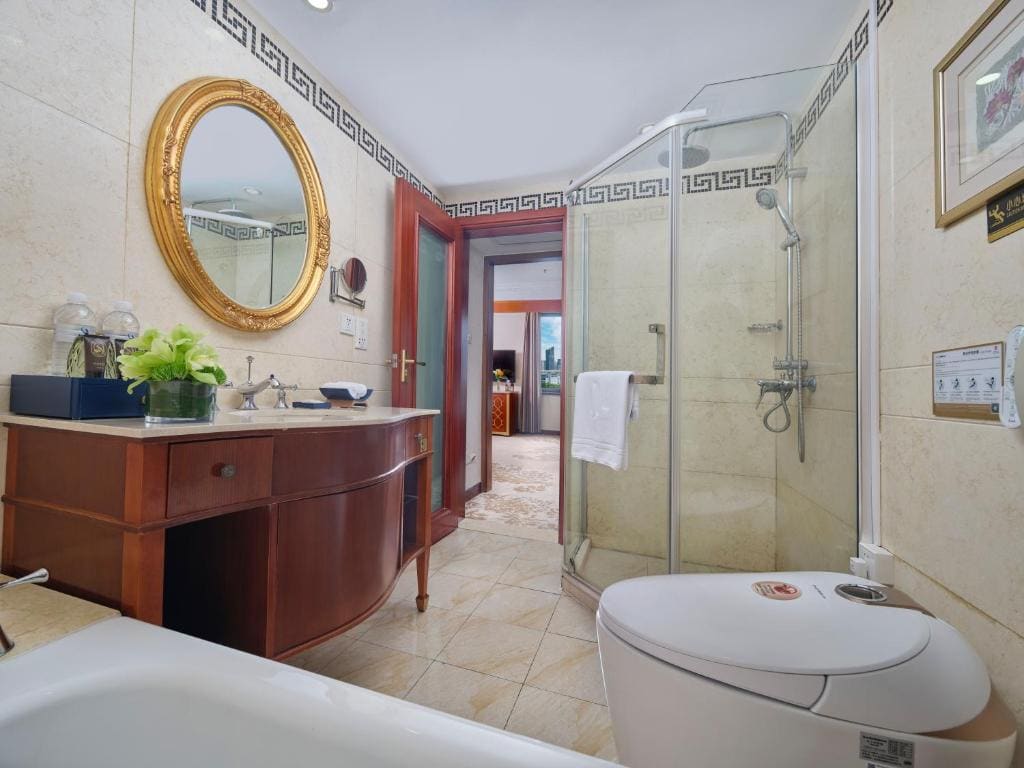 Deluxe Double Suite - Free Shanghai bus tour ticket per stay (two person) room - Image 2