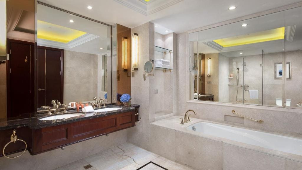 Two Bedrooms Suite with Three Beds - Non-Smoking room - Image 2