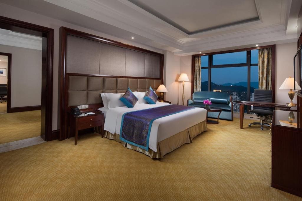 Two Bedrooms Suite with Three Beds - Non-Smoking room - Image 1