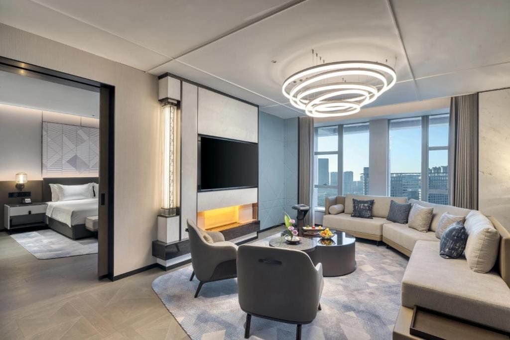 Ambassador Suite room - Image 3