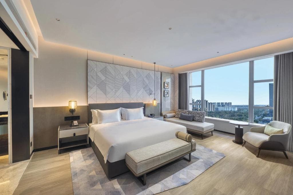 Ambassador Suite room - Image 2