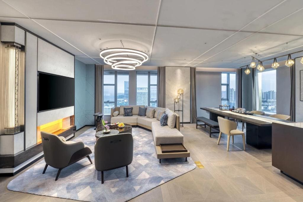 Ambassador Suite room - Image 1