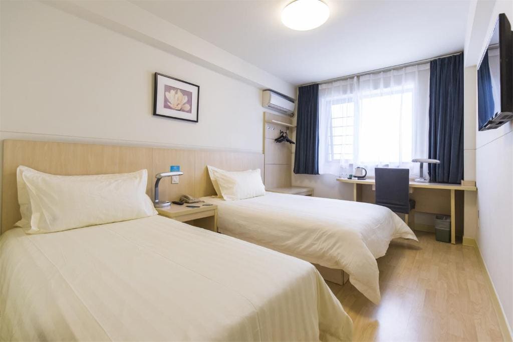 Standard Twin Room C room - Image 3