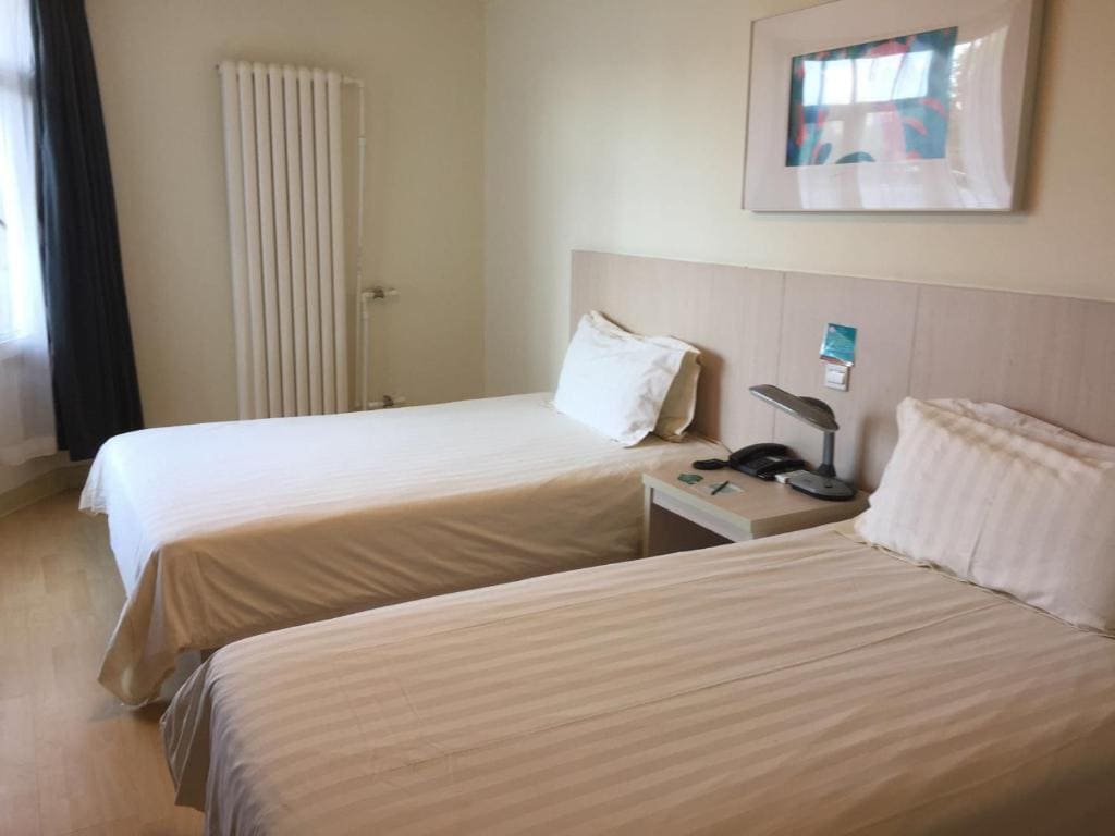 Mainland Chinese Twin Room room - Image 3